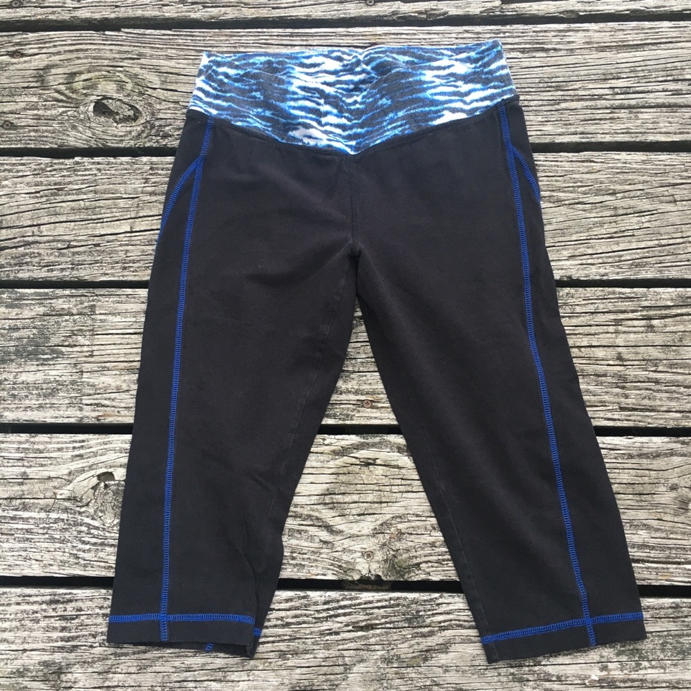 Material Girl | Blue Zebra Capri Yoga Pants
